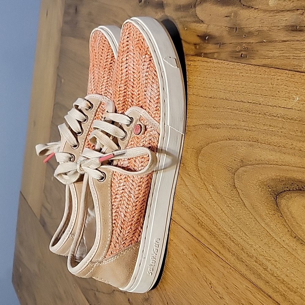 Women's 8 Satorisan Heisei sneaker in coral